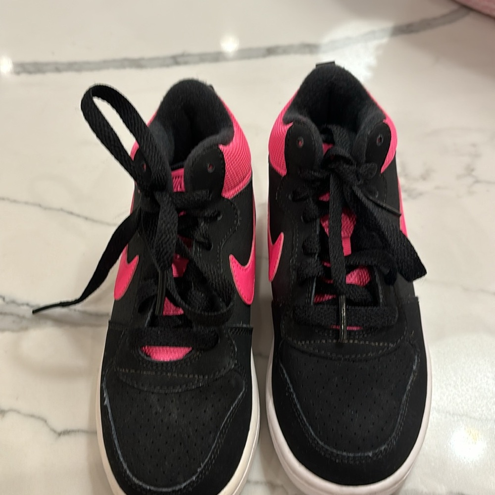brand new no tags Nike high top black and pink sneakers size 12.5 girls! - Picture 4 of 6